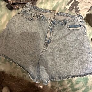 Abercrombie and Fitch Curve Love 7inch Dad Shorts